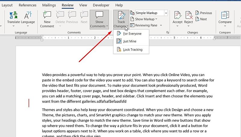 Bật tính năng Track Changes trên Microsoft Word